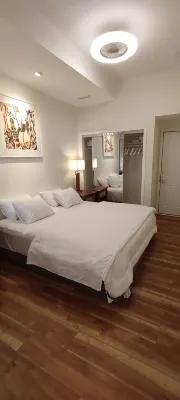 Guest Suite: No Stairs, Driveway Parking, Baby Crib, Pool Pass by Ameridency 메모리 워크 공원 주변 호텔