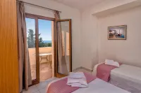 Wonderful Quiet Area, Completely Privacy, Large Private Pool, Colourful Garden - 3 stjerner