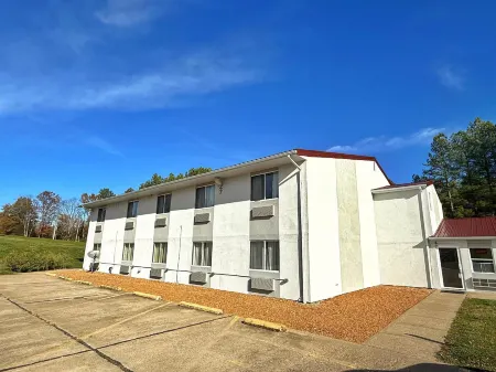 Lake Tree Inn & Suites Отели в г. Крил Спрингс