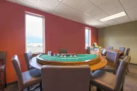 Bakken Airport Xwa Hotel & Studios - Pet Friendly