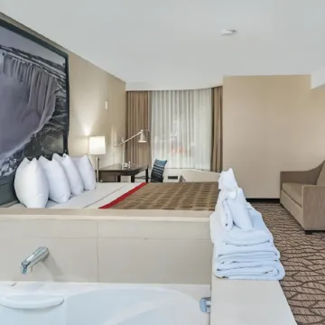 Ramada by Wyndham Niagara Falls Near the Falls
