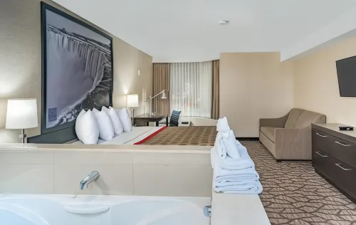 Ramada by Wyndham Niagara Falls Near the Falls