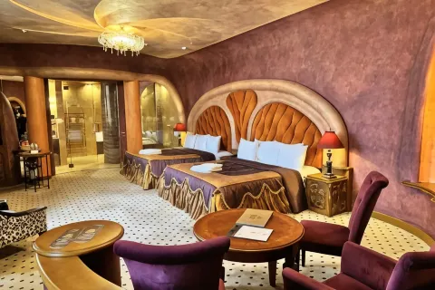 로열 카지노 스파 & 호텔 리조트