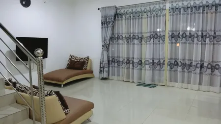 Villa Green Hill Sibolangit OniOmo 4Br Отели рядом с достопримечательностью «Hillpark Sibolangit»