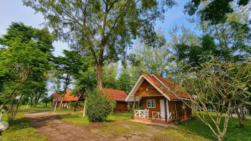 The Golden View Resort Suan Phueng