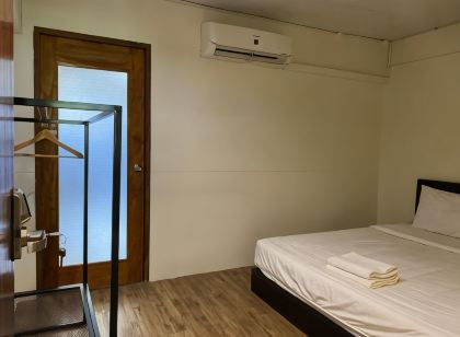 Boundary Hostel and Cafe