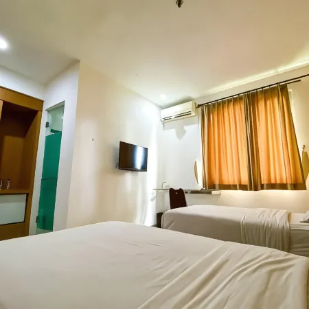Urbanview Hotel Cosmo Jambi