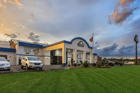 Days Inn by Wyndham Madisonville