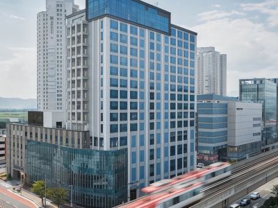 I Square Hotel
