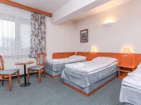 Hotel Astra Các khách sạn gần Sân vận động Eden