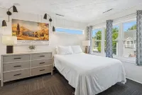 100 Steps to Lake Michigan Beach, Private Paved Courtyard, Gas Fire Pit.