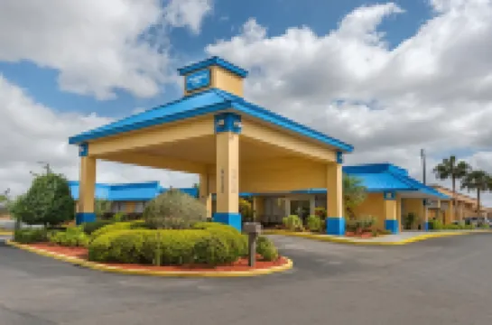 ロードウェイ イン クレルモント ノース