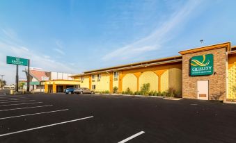 Quality Inn & Suites Near Downtown Bakersfield