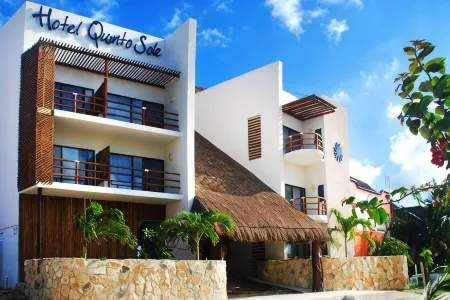 Quinto Sole by GuruHotel Отели в г. Махауаль