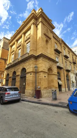 Palazzo Caratozzolo