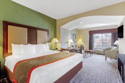La Quinta Inn & Suites by Wyndham Lancaster Hotels in Lancaster County