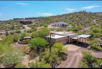 Private Casita w desert landscape and great views.