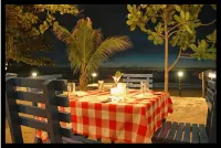 Lanta Bee Garden Bungalow