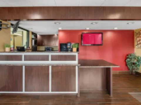 レッド ルーフ イン ランシング イースト - MSU ランシングのホテル