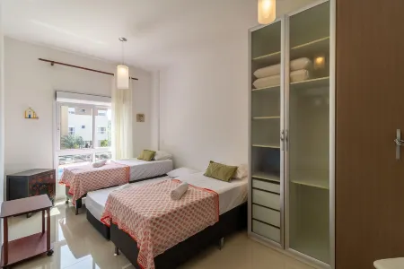 Apto Próx à Praia C/ Piscina e Churrasq. Vic0203 Отели в г. Флорианополис