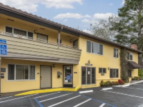 Best Western Carmels Town House Lodge Hotels near Pat Areias Sterling