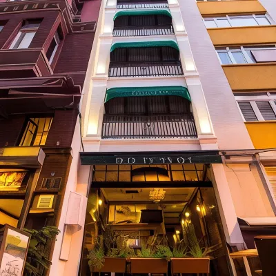 Kuzen Otel Hotel dekat Stasiun Kereta Haydarpasa