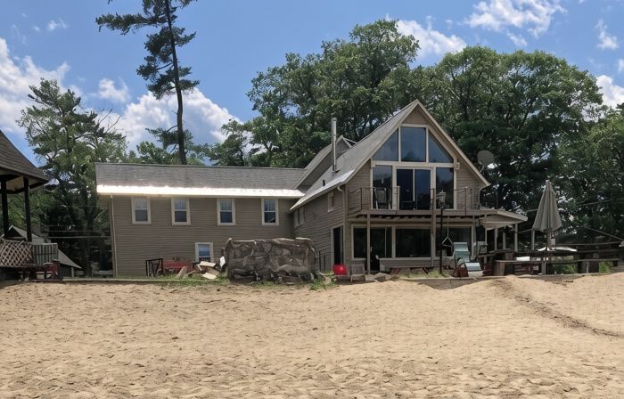 Old Timberline Inn - Lake Front Home with Private Sandy Beach Pine Lake NY