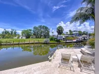 Siesta Key Oasis-Spectacular with heated pool/spa and steps to beach and Village