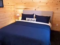 Stockton Lake DAM Cabin with Hot Tub! Less Than 0.25 Miles from the Lake Hotels in Cedar County