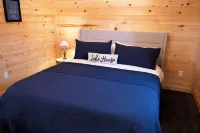 Stockton Lake DAM Cabin with Hot Tub! Less Than 0.25 Miles from the Lake