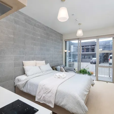 Petone City Studio with Balcony Отели в г. Ловер Хатт