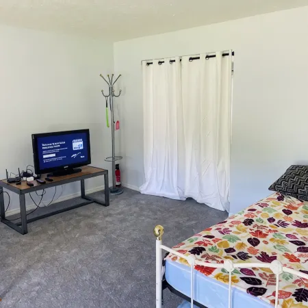 Spacious 3BR Home w/ 8 Beds, Big Yard & Parking – Near Canton & Hall of Fame