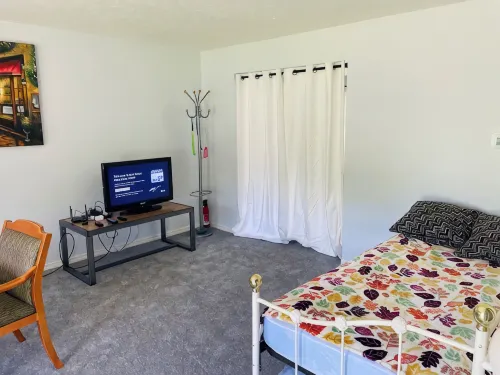 Spacious 3BR Home w/ 8 Beds, Big Yard & Parking – Near Canton & Hall of Fame