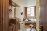 1st Train Hotel - parking