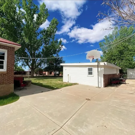 Grammie’s Manor – A One-of-a-Kind Stay in Heart of Kanab w/ Hot Tub, Gym, & More
