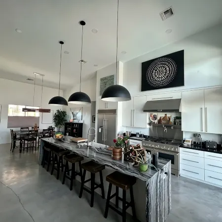 Large 3 bed, 3 bath Tucson house with pool, jacuzzi and amazing Mountains Views