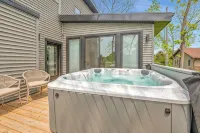 The Modern Glass Haus - Main St - DT Port Sanilac, walkable, hot tub open!