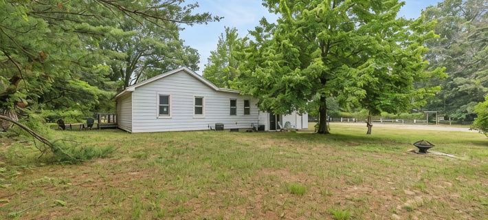 Pet-Friendly Retreat, Walk to Downtown Hotels in Saugatuck