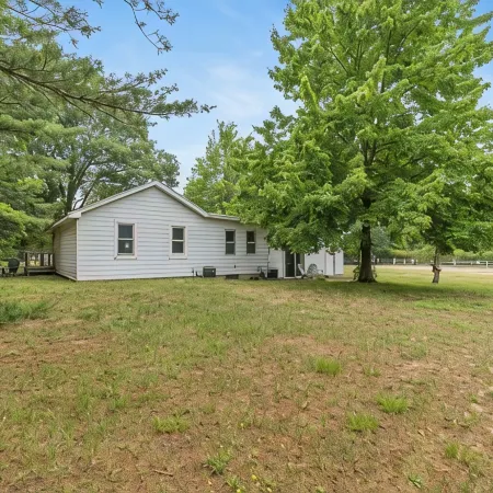 Pet-Friendly Retreat, Walk to Downtown
