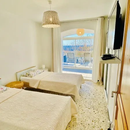 Villa Montalbo VUE MER 2 A 10 Pers Cargese Centre Отели в г. Каржез