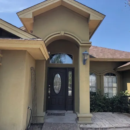 Entire house , close to Mall, restaurants<br> 4 bedrooms and 3 full baths