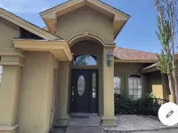 Entire house , close to Mall, restaurants<br> 4 bedrooms and 3 full baths