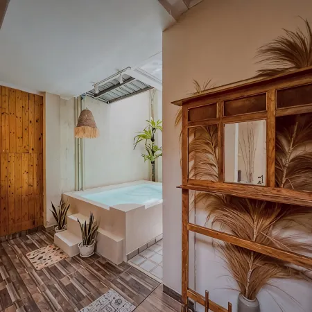 Monggo Nginep @Kotagede 5 Rooms with Tropical Pool
