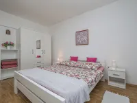 Apartments Neva Hotels in Novigrad