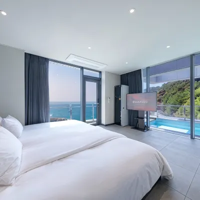 Geoje Party Regina Pool Villa โรงแรมใกล้หน้าผาซินซอนแด