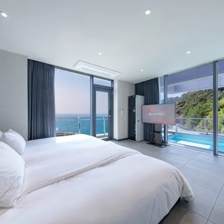 Geoje Party Regina Pool Villa