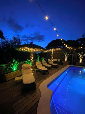 Luxury, self contained, airconditioned studio with private terrace & use of pool - 4-Star