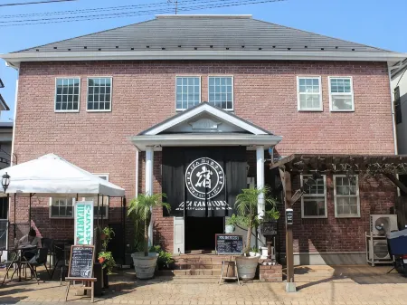 Iza Kamakura Guest House and Bar