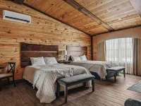 Golf, Outdoor Bar, Restaurant - The Oakwood Cabin Hotele w: Otisco