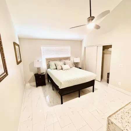 Tempe town house near ASU. only 2 miles away.